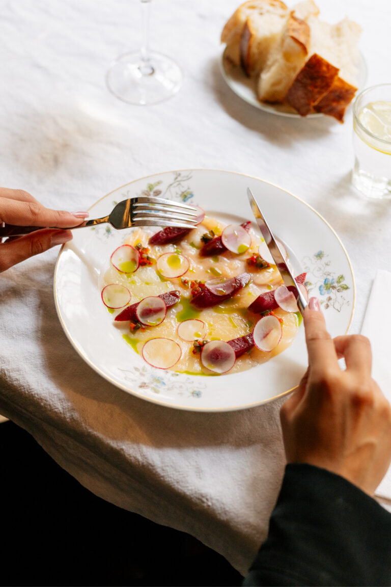 carpaccio z przegrzebek na ekskluzywną kolację zaręczynową w warszawie z prywatnym szefem kuchni